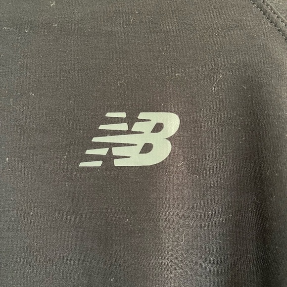 New Balance Women’s Quarter Zip Size L - Picture 4 of 4